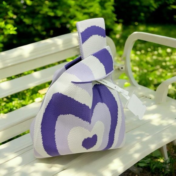 NWT Purple Love Heart Compact Stylish Essentials Handheld Bag - Picture 2 of 10